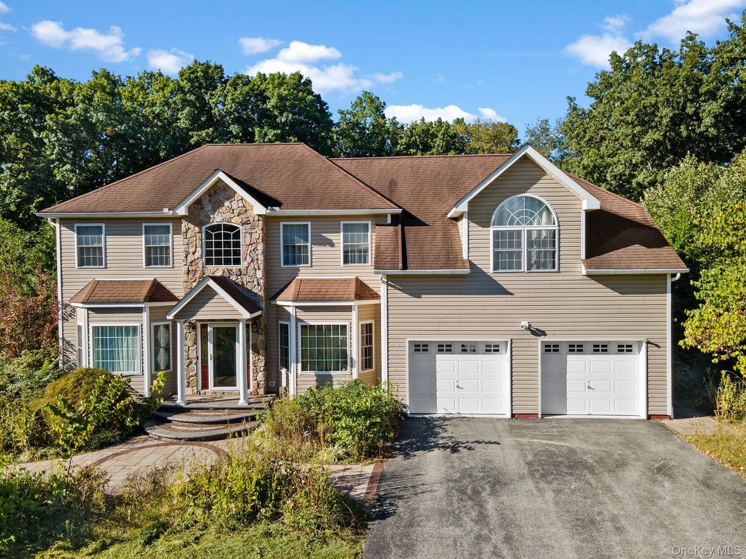 Attached, Exterior, Facade, Brick Traditional