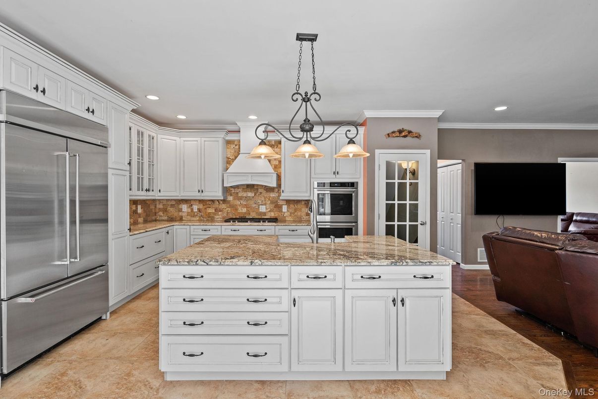 Interior, Kitchen, Pendant Lights, Recessed Lighting, Stainless Steel Appliances