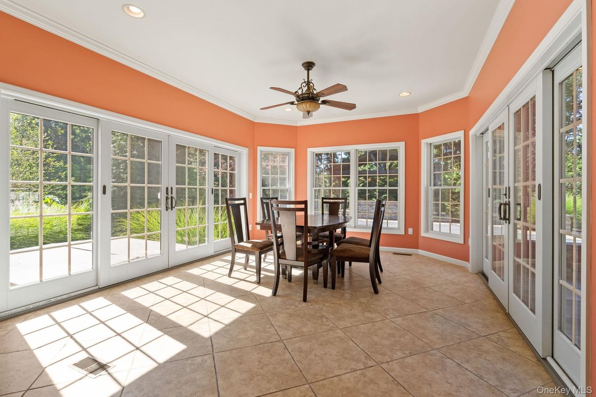 Dining room, Interior, Recessed Lighting