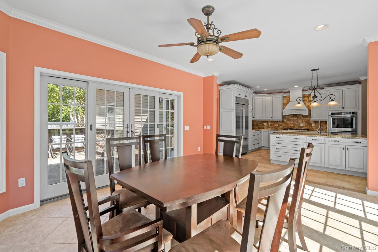 Chandelier, Dining room, Interior, Kitchen, Pendant Lights, Recessed Lighting, Wood Texture Flooring
