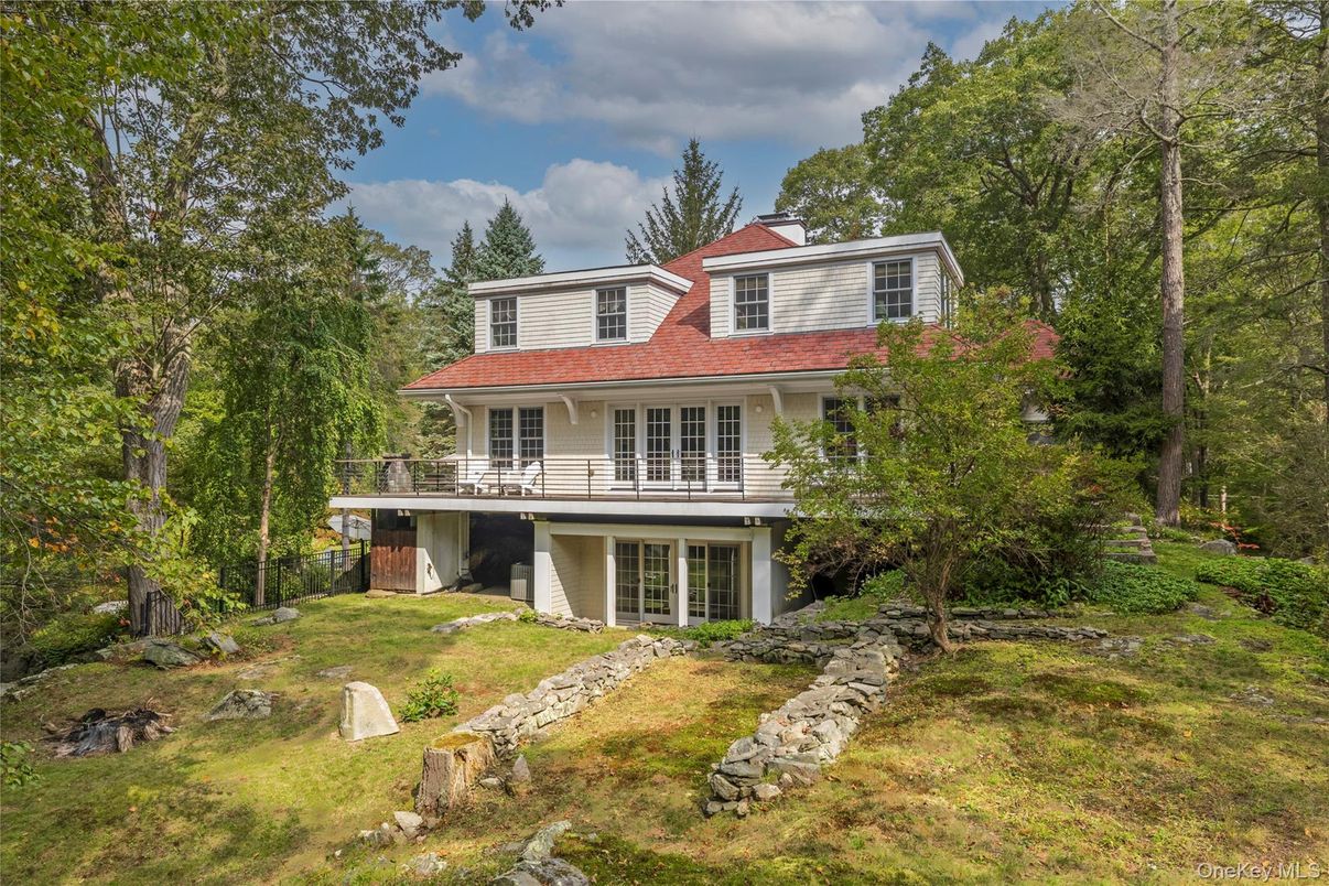 Backyard, Exterior, Facade, American Foursquare