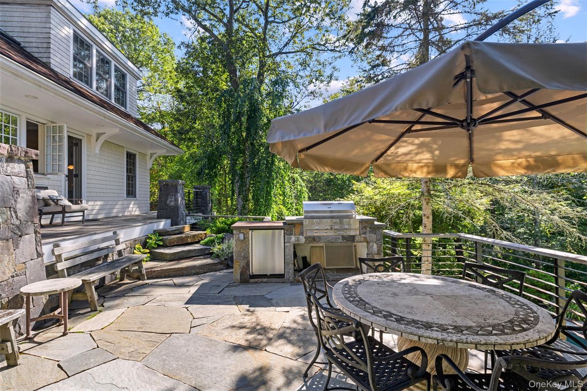 Exterior, Outdoor Kitchen