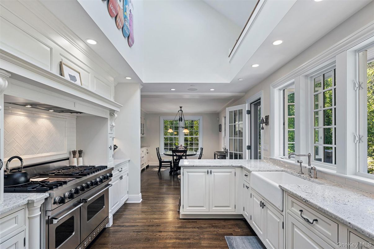 Chandelier, Dining room, Interior, Kitchen, Pendant Lights, Recessed Lighting, Stainless Steel Appliances, Wood Texture Flooring