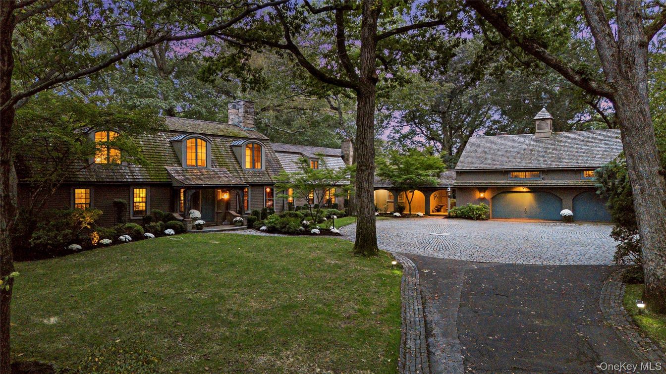 Attached, Backyard, Exterior, Facade, French Provincial