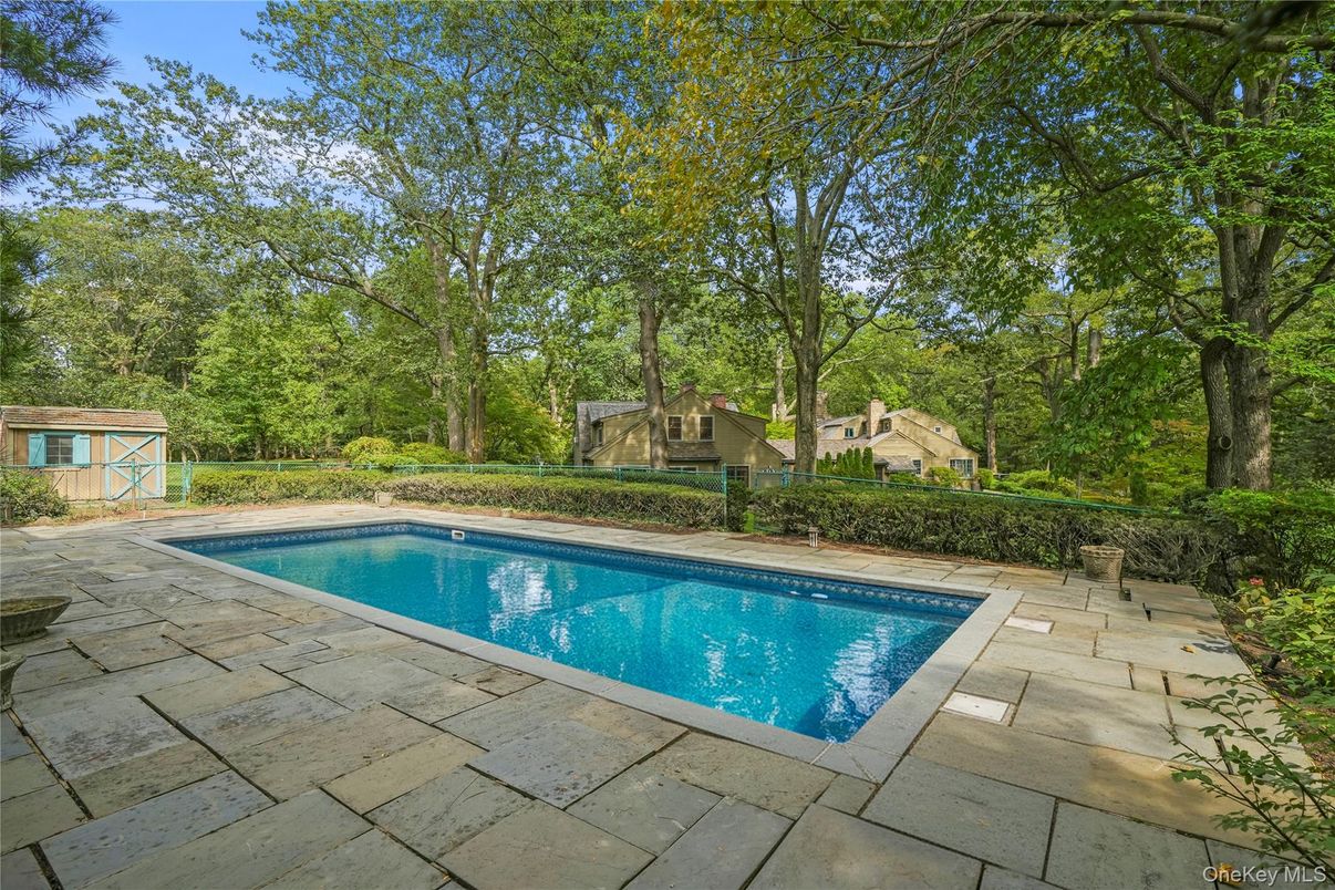 Exterior, Pool
