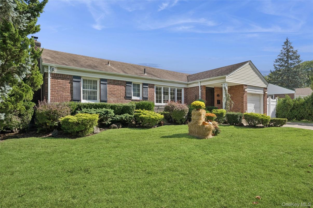 Attached, Exterior, Facade, Brick Facade, Cape Cod