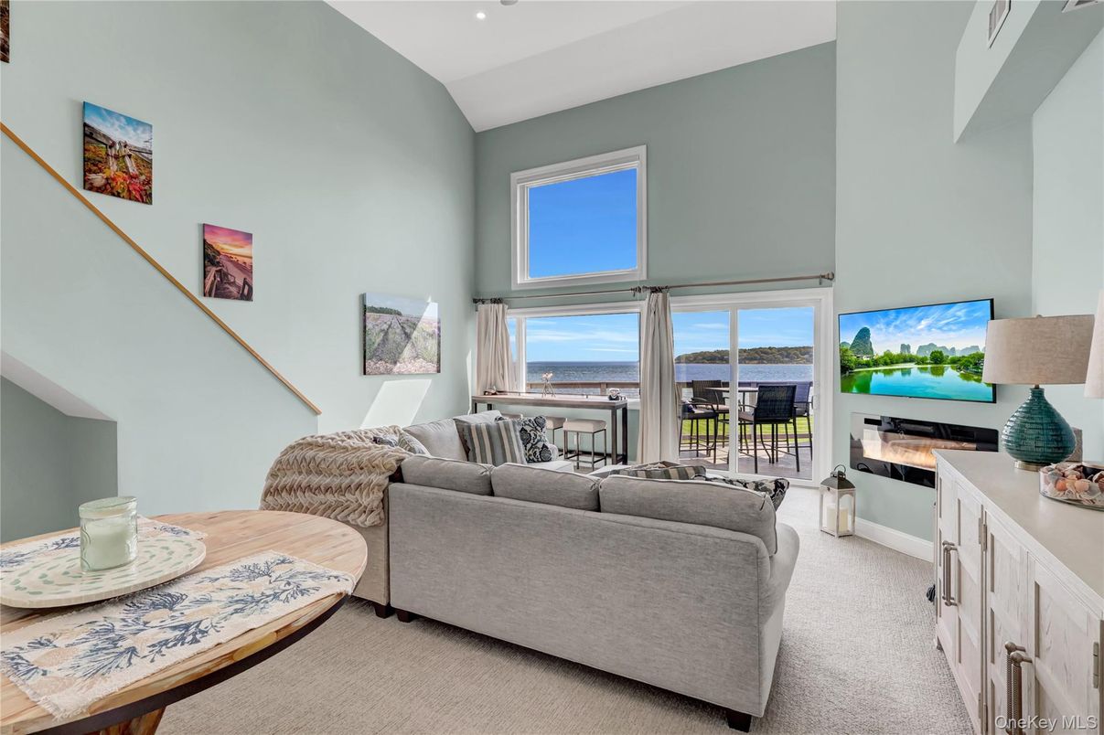 Interior, Living room, Recessed Lighting, Water