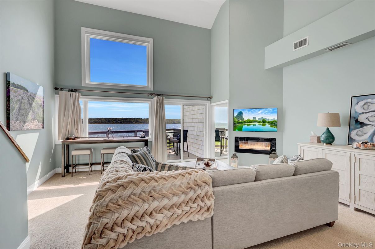 Fireplace, Interior, Living room, Water