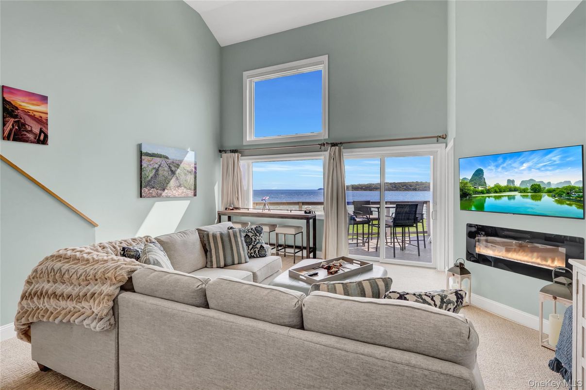 Fireplace, Interior, Living room, Water