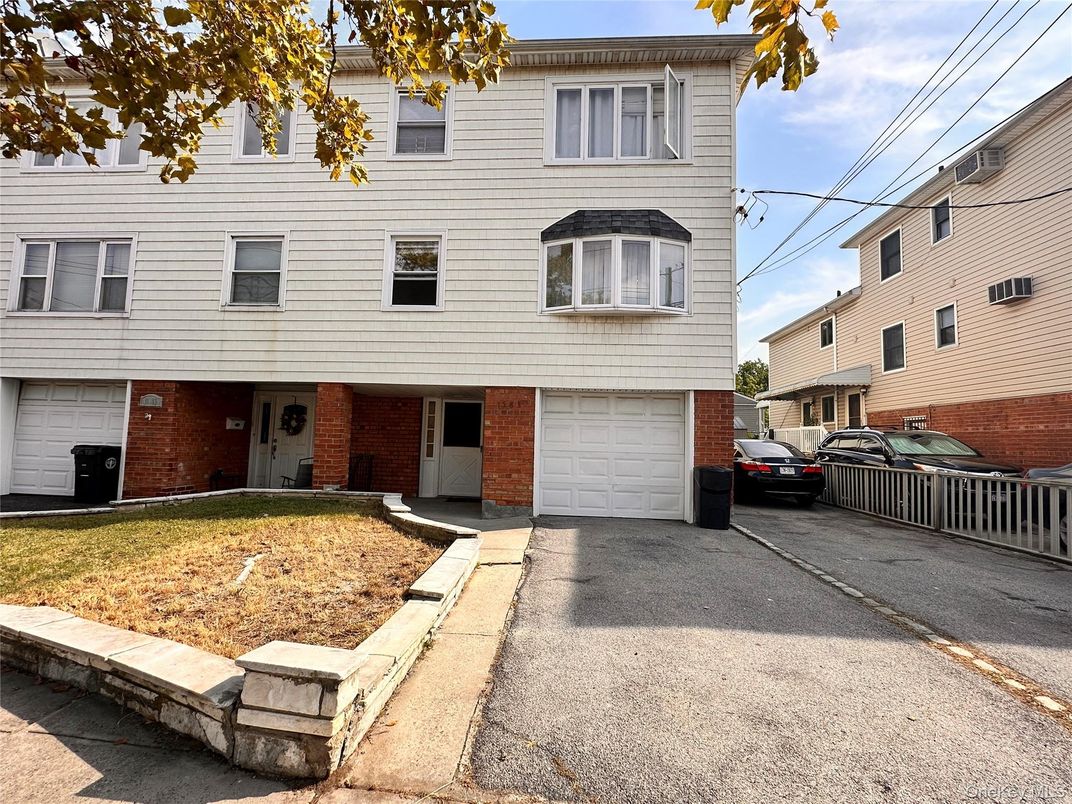 Attached, Exterior, Facade, Brick Facade, Rowhouse
