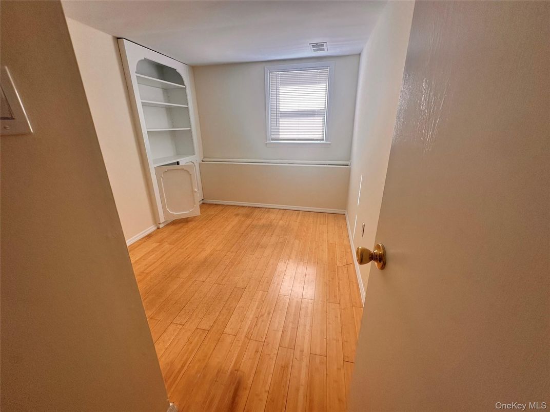 Interior, Washer, Wood Texture Flooring