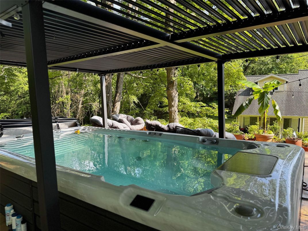 Exterior, Hot Tub