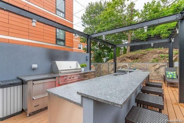 Exterior, Outdoor Kitchen