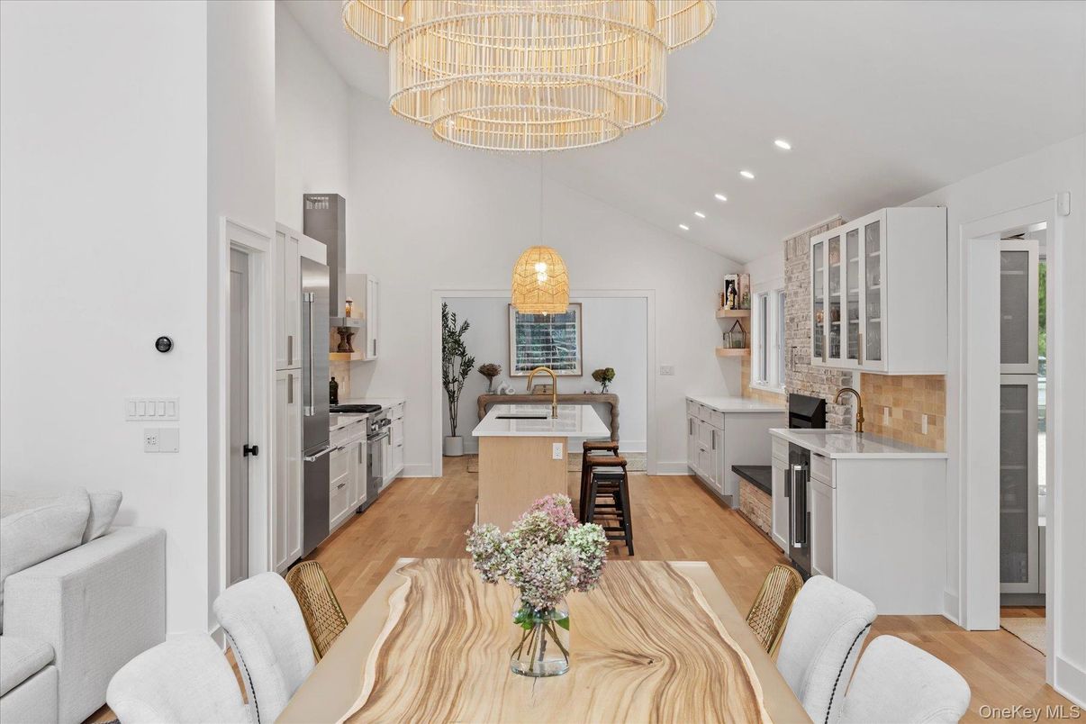 Chandelier, Dining room, Interior, Kitchen, Pendant Lights, Recessed Lighting, Wood Texture Flooring