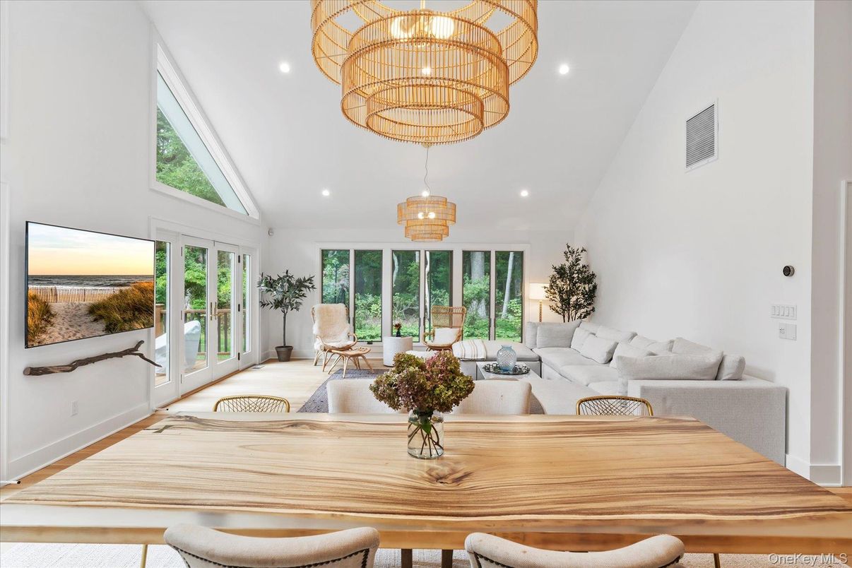 Chandelier, Dining room, Interior, Living room, Recessed Lighting, Wood Texture Flooring