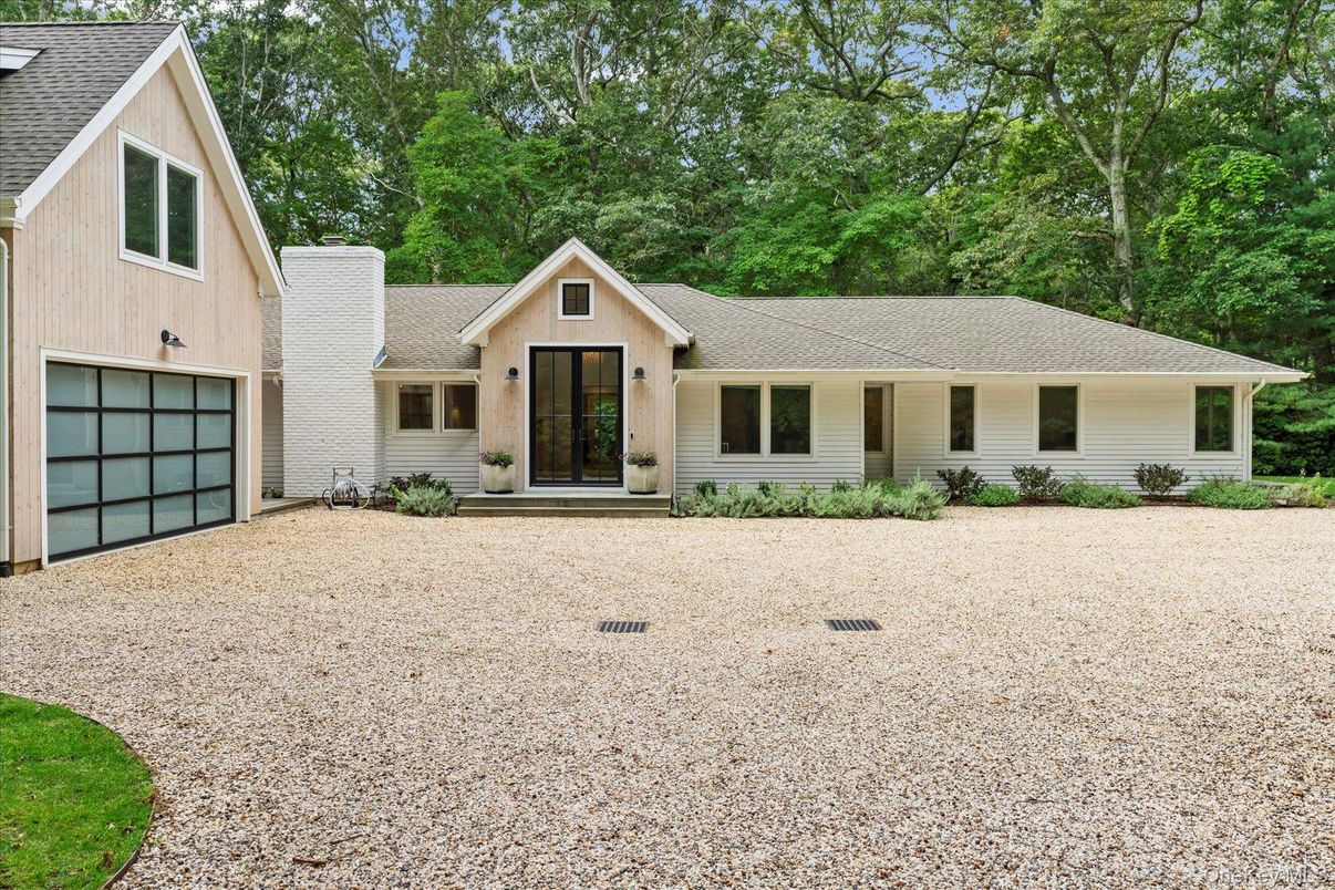 Attached, Exterior, Facade, Farmhouse