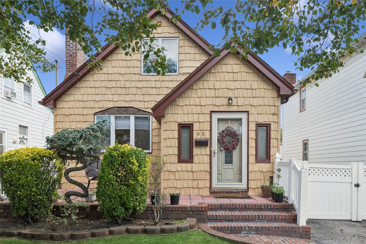 Exterior, Facade, None