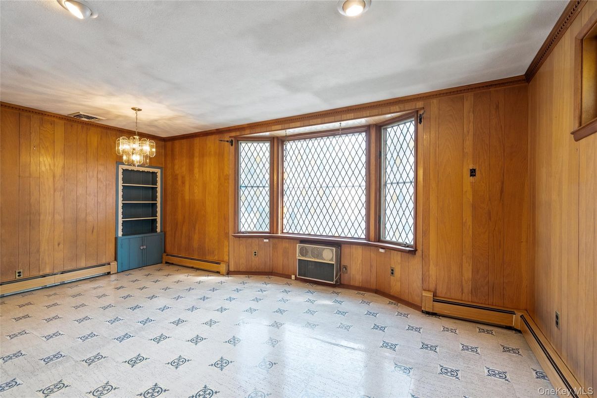 Chandelier, Empty room, Interior, Recessed Lighting, Wooden Walls
