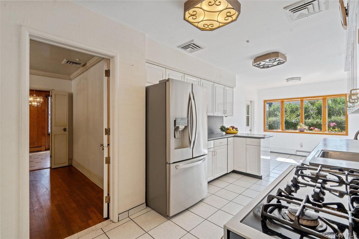 Chandelier, Interior, Kitchen, Wood Texture Flooring