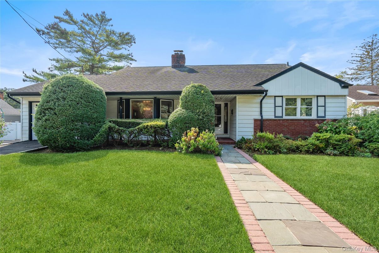 Attached, Backyard, Exterior, Facade, Brick Facade, Ranch