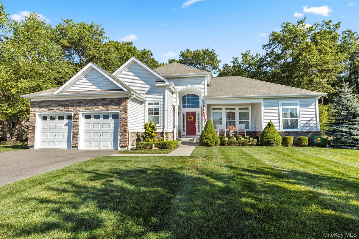 Attached, Exterior, Facade, Ranch