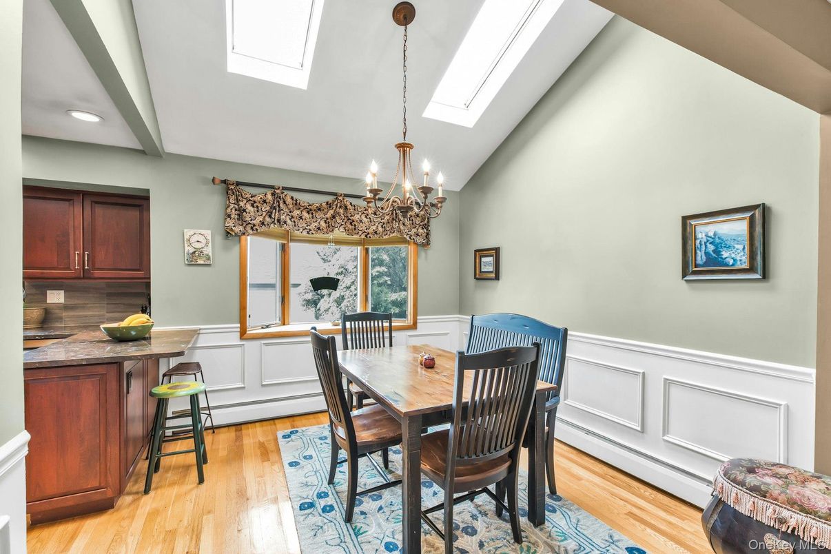 Chandelier, Dining room, Interior, Recessed Lighting, Wood Texture Flooring