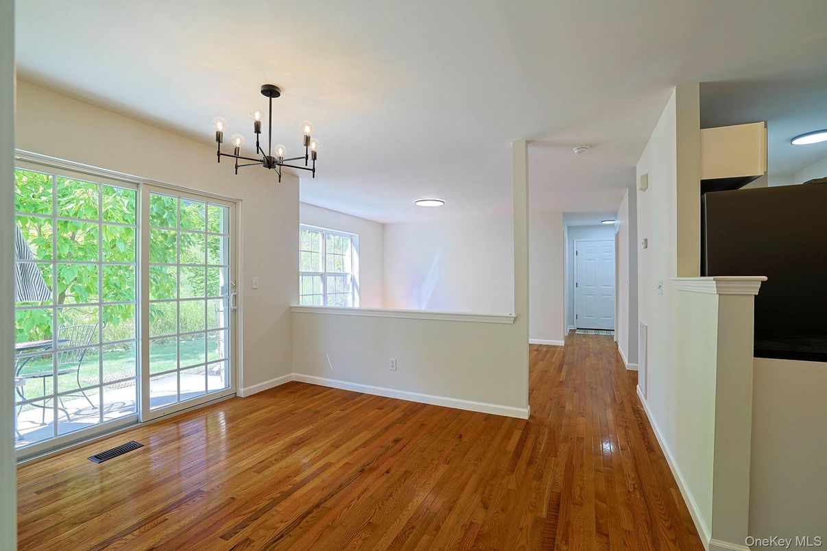 Empty room, Interior, Pendant Lights, Recessed Lighting, Wood Texture Flooring