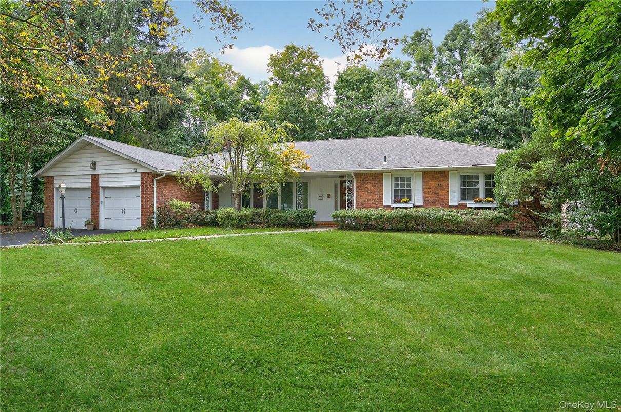 Attached, Exterior, Facade, Brick Facade, Ranch