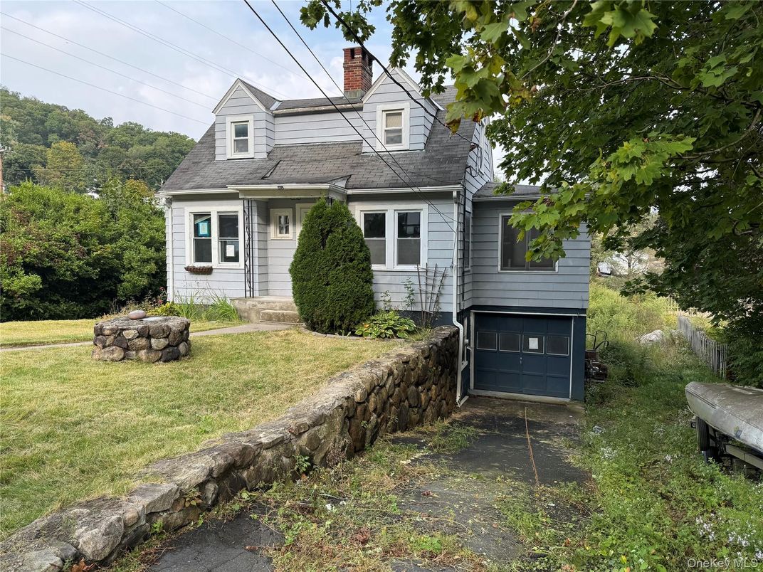 Attached, Exterior, Facade, Cape Cod