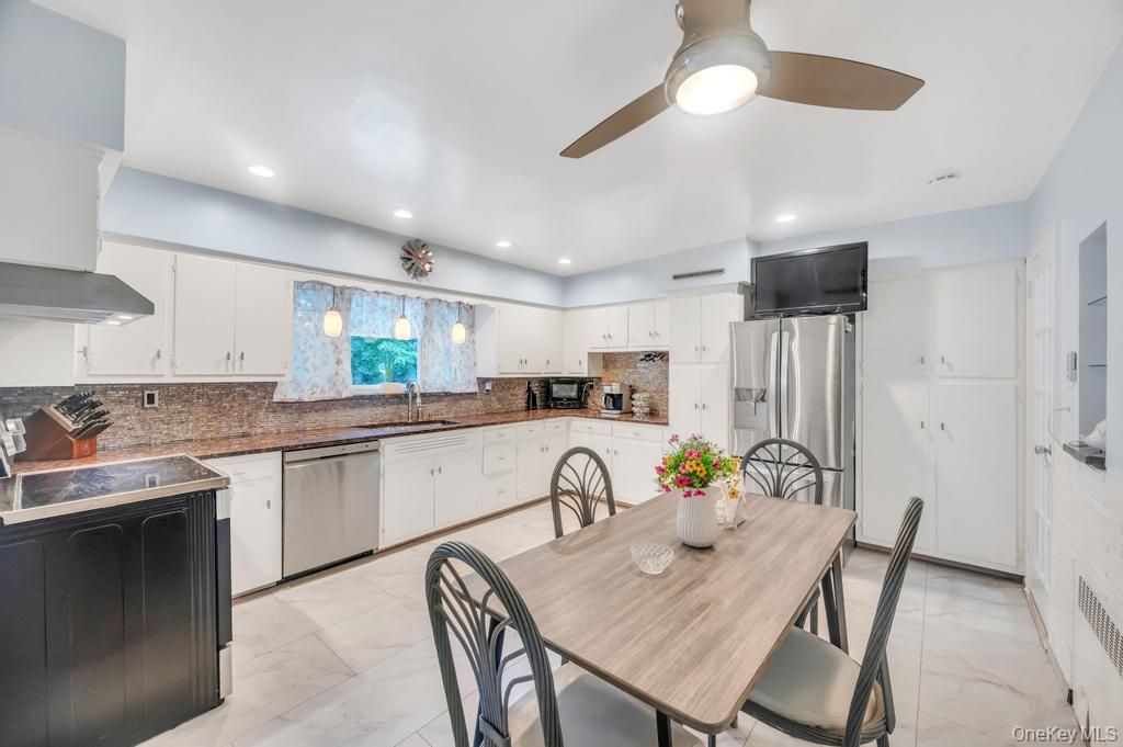 Dining room, Interior, Kitchen, Marble, Recessed Lighting, Stainless Steel Appliances