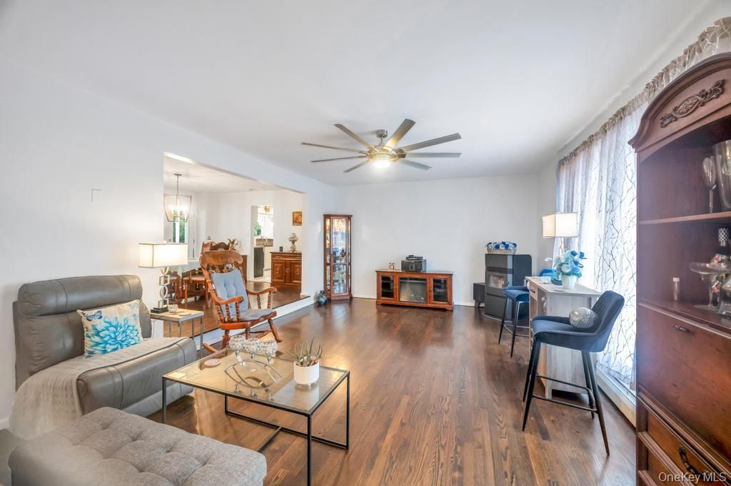 Interior, Living room, Pendant Lights, Wood Texture Flooring