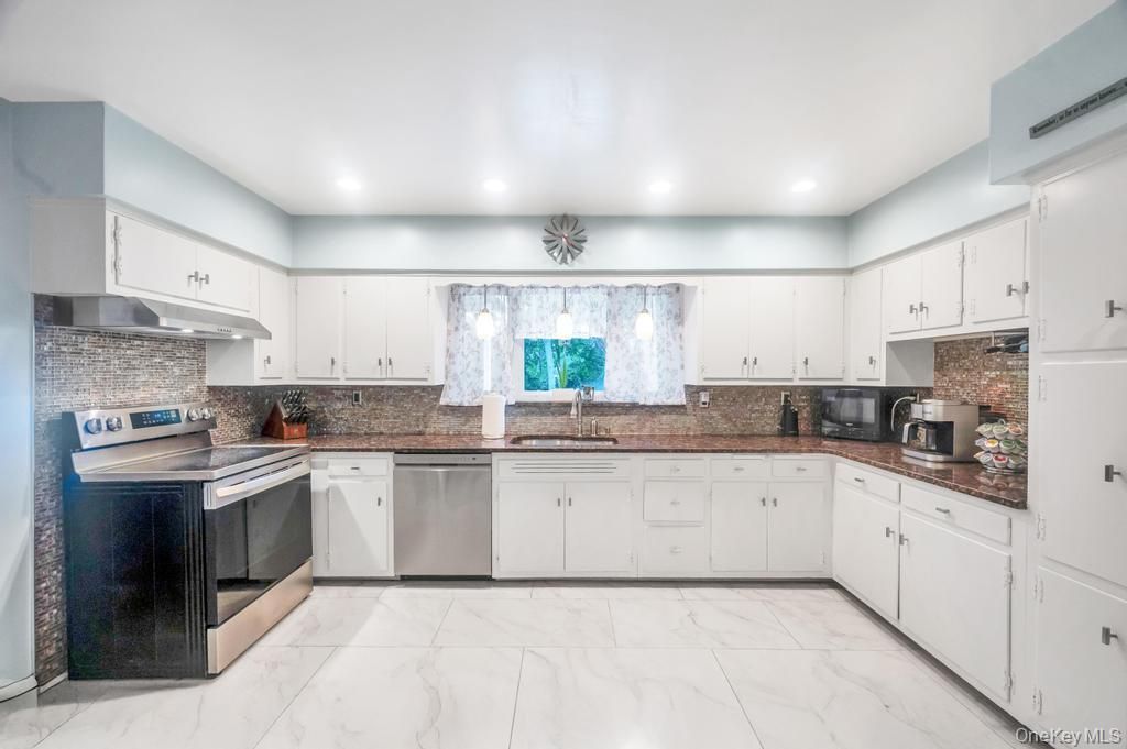 Interior, Kitchen, Marble, Recessed Lighting, Stainless Steel Appliances