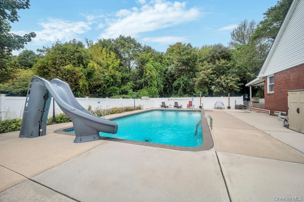 Exterior, Playground, Pool