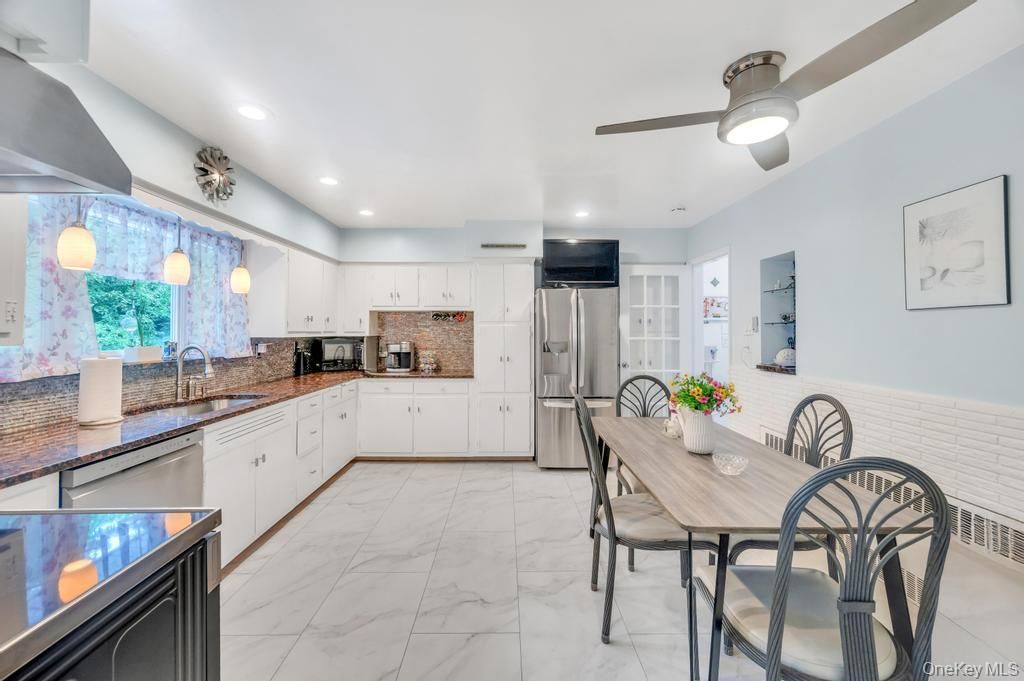 Dining room, Interior, Kitchen, Marble, Pendant Lights, Recessed Lighting, Stainless Steel Appliances