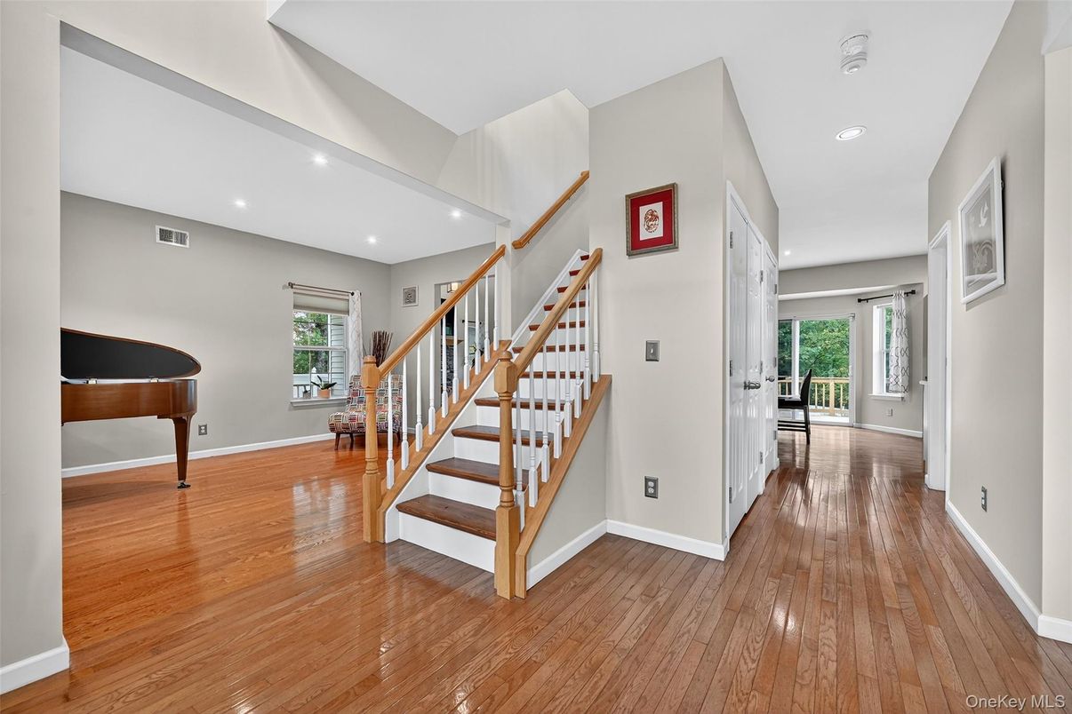 Interior, Piano, Recessed Lighting, Wood Texture Flooring