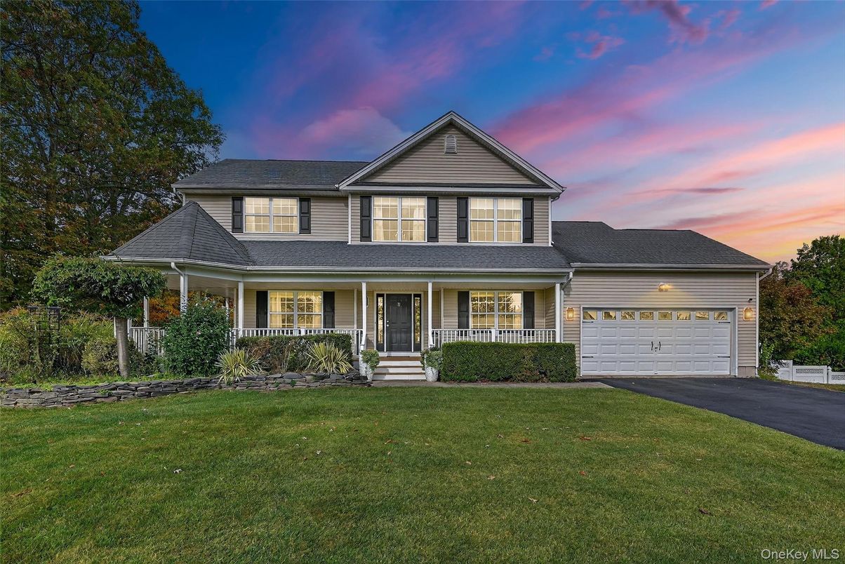 Attached, Exterior, Facade, Farmhouse