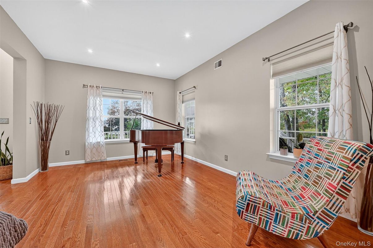 Interior, Piano, Recessed Lighting, Wood Texture Flooring
