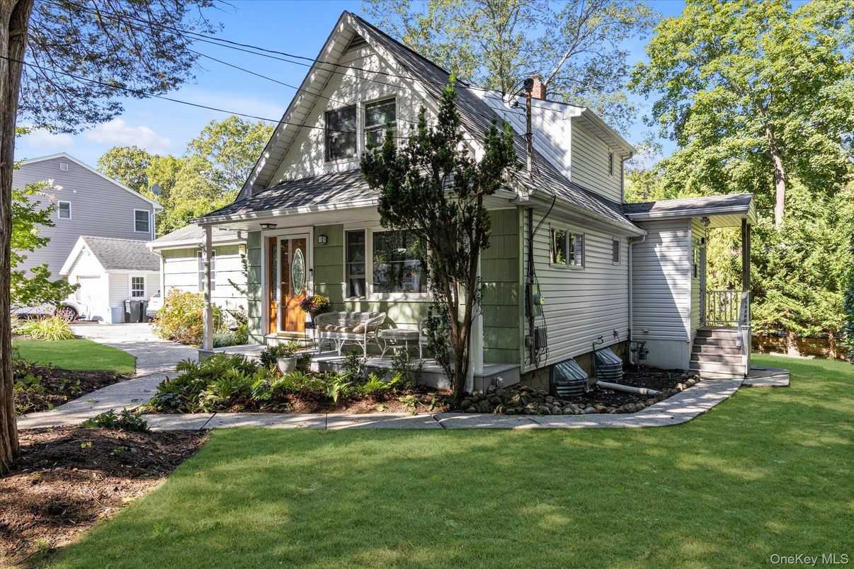 Exterior, Facade, Queen Anne Victorian