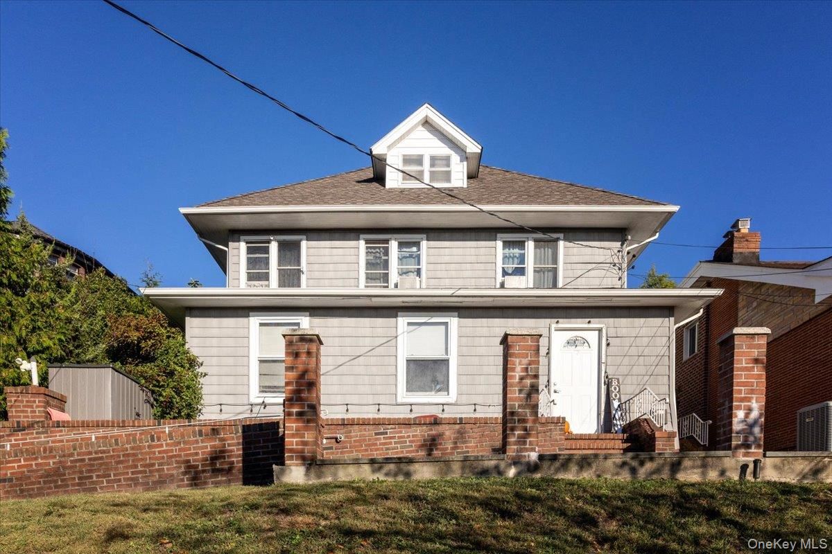 Exterior, Facade, American Foursquare
