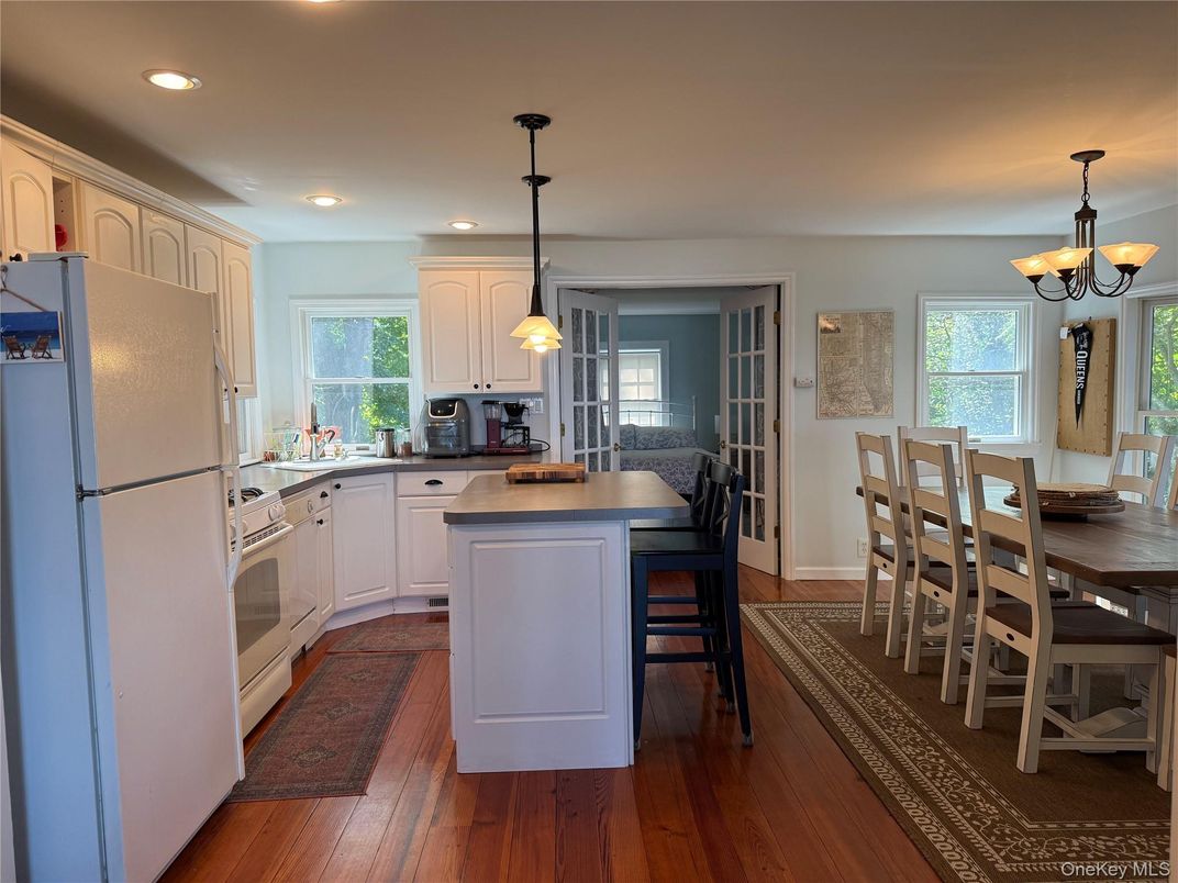 Chandelier, Dining room, Interior, Kitchen, Pendant Lights, Recessed Lighting, Wood Texture Flooring