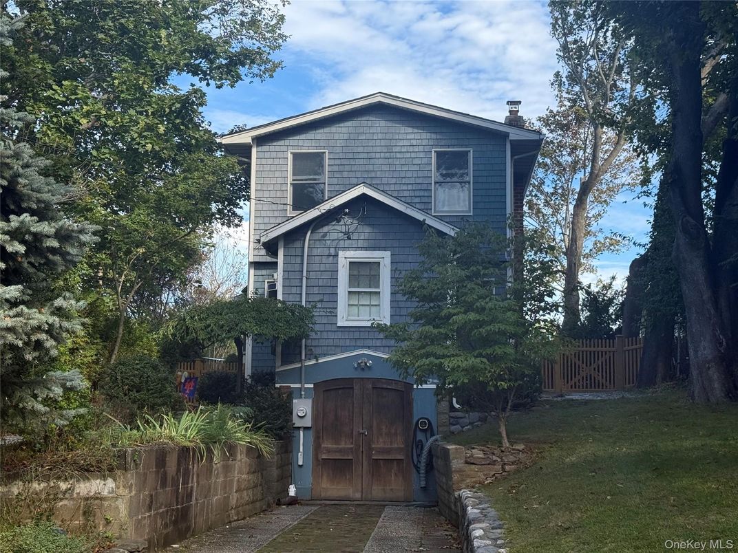 Exterior, Facade, Queen Anne Victorian