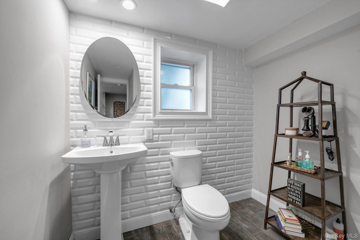 Bathroom, Interior, Recessed Lighting, Wood Texture Flooring