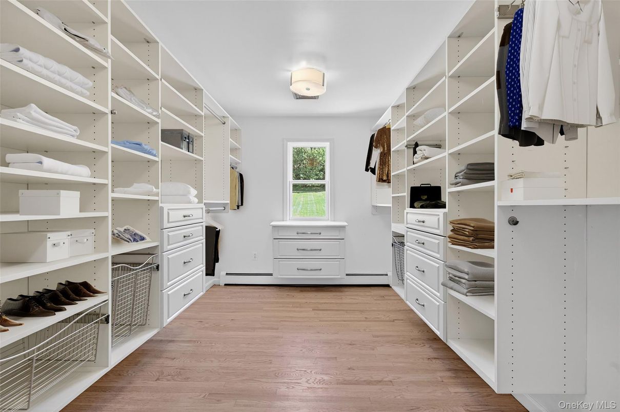 Interior, Walk-in Closets, Wood Texture Flooring