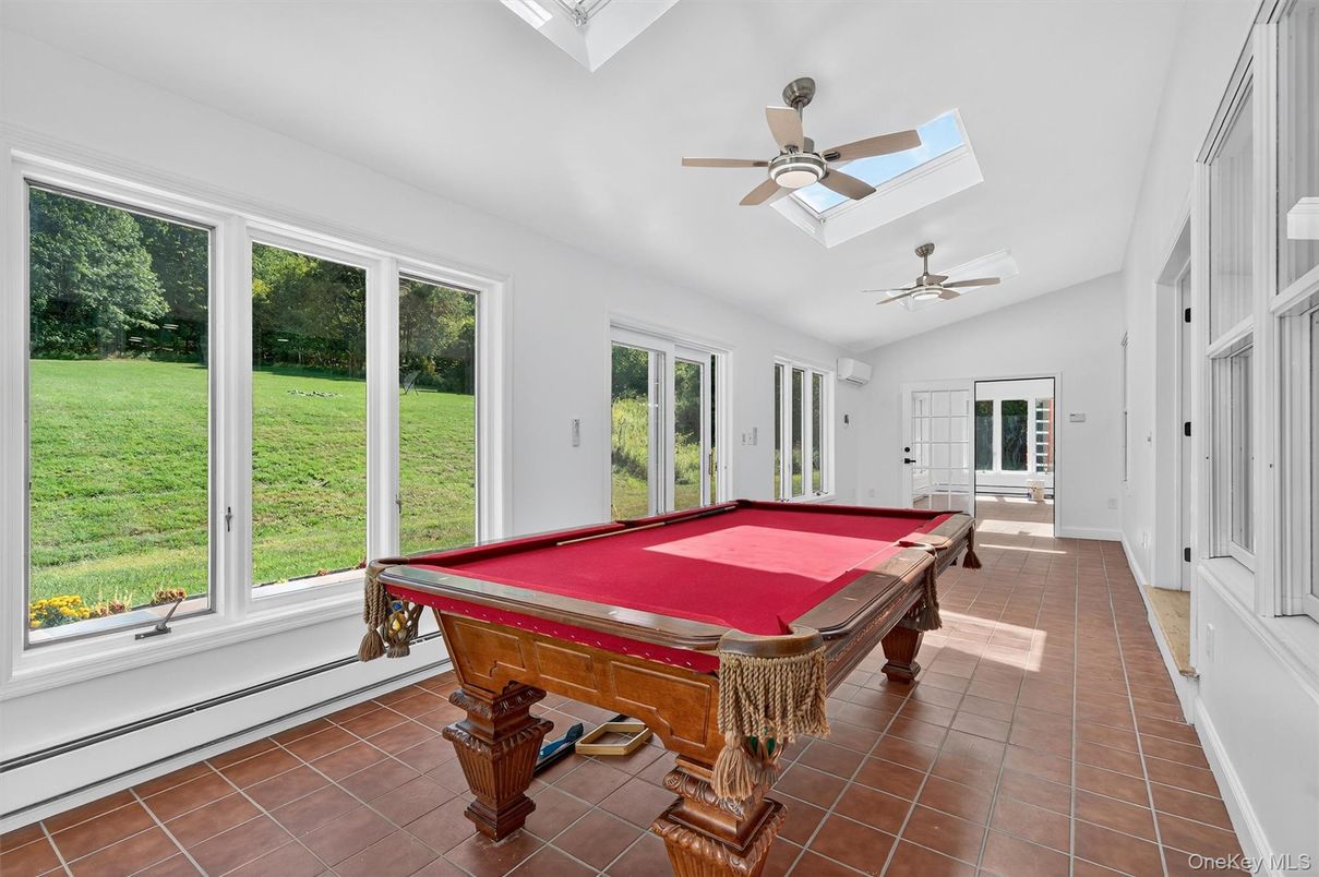 Billiard Table, Game Room, Interior