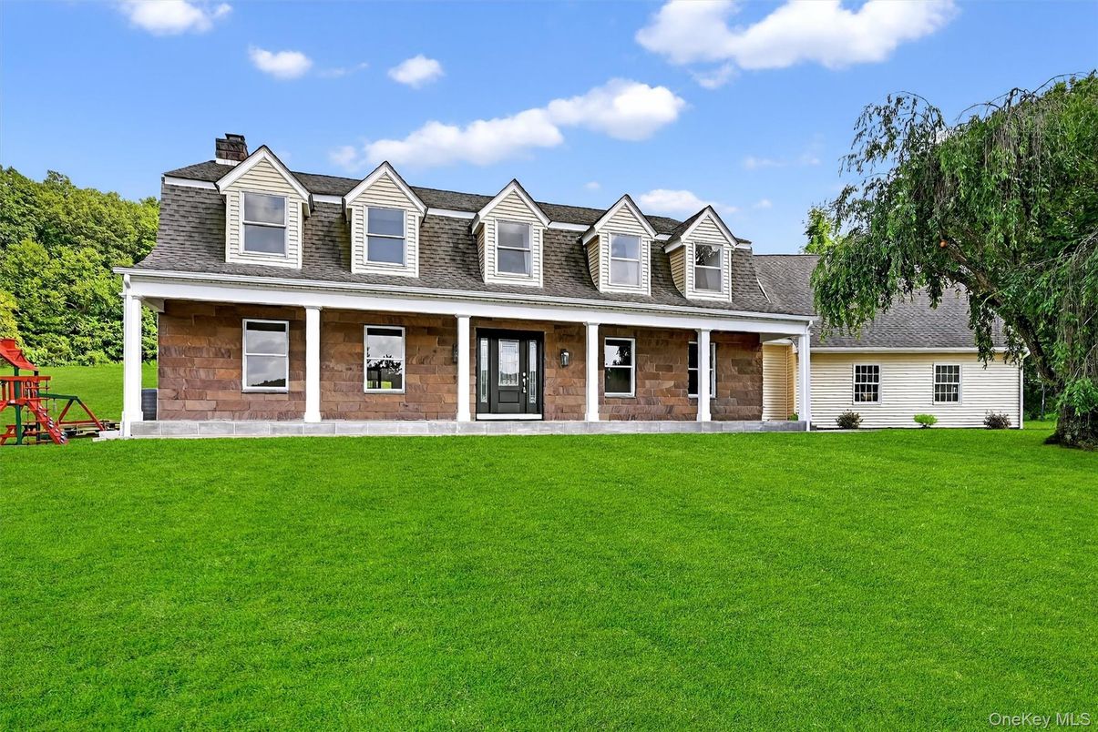 Backyard, Exterior, Facade, Cape Cod