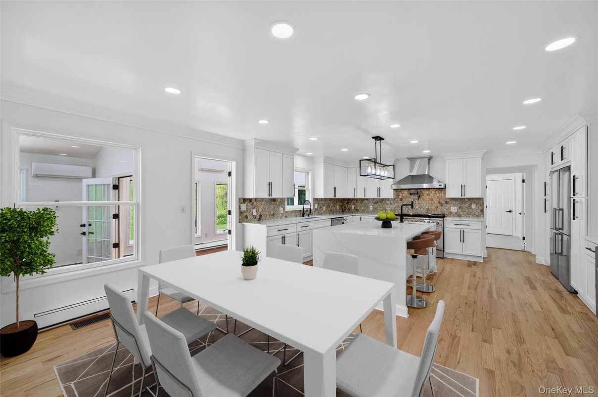 Dining room, Interior, Kitchen, Pendant Lights, Recessed Lighting, Wood Texture Flooring