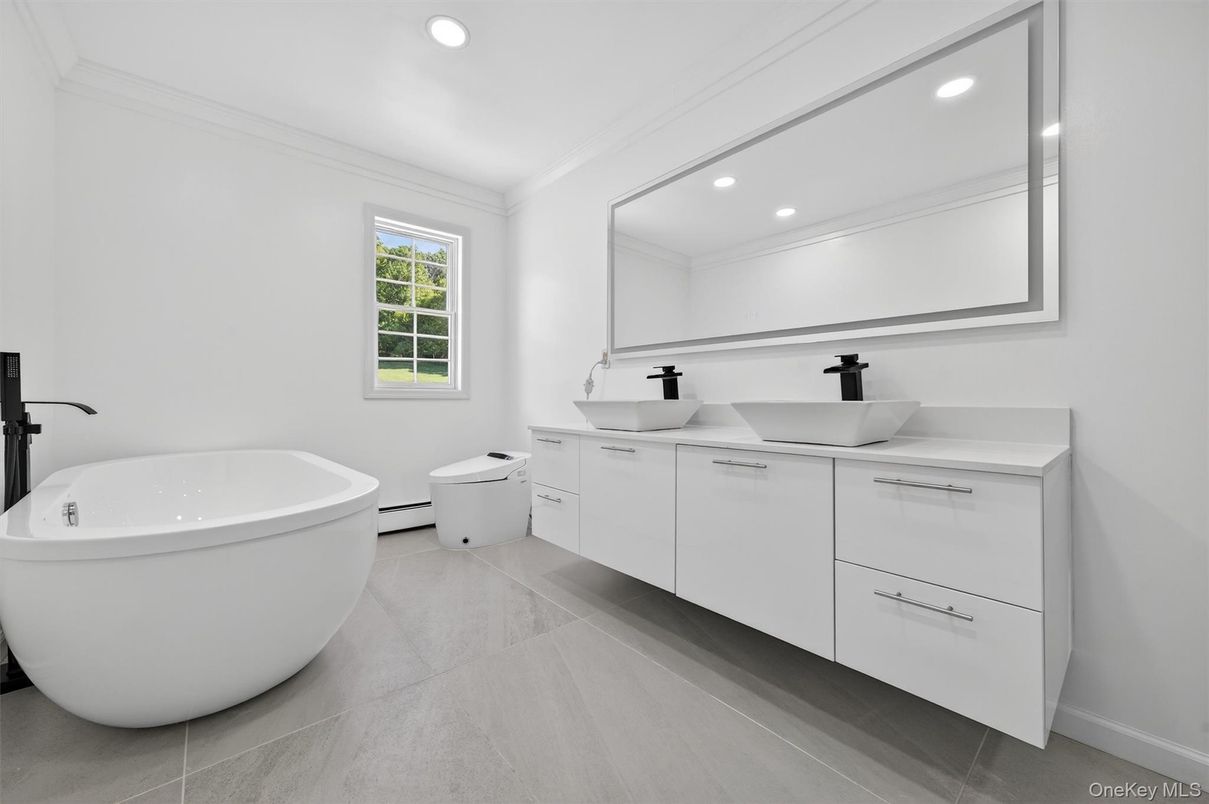 Bathroom, Dual Sink Vanities, Free Standing Baths, Interior, Recessed Lighting