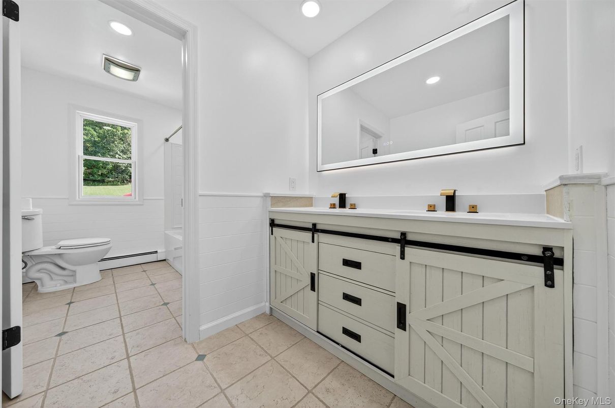 Bathroom, Interior, Recessed Lighting