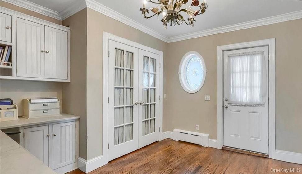 Chandelier, Interior, Wood Texture Flooring