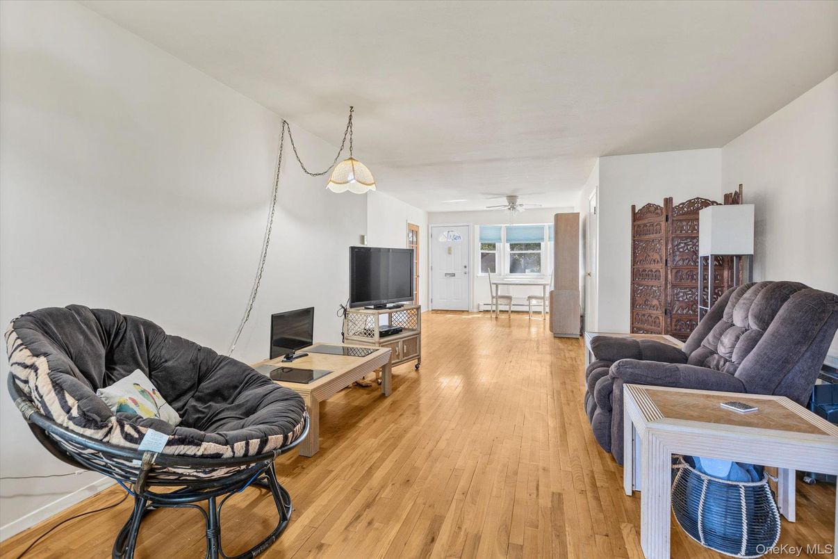 Interior, Living room, Pendant Lights, Wood Texture Flooring